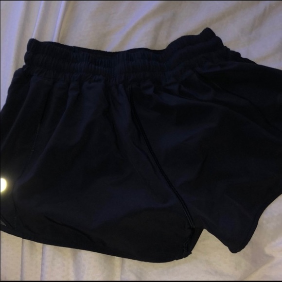 LULULEMON Hotty hot shorts - Picture 3 of 5